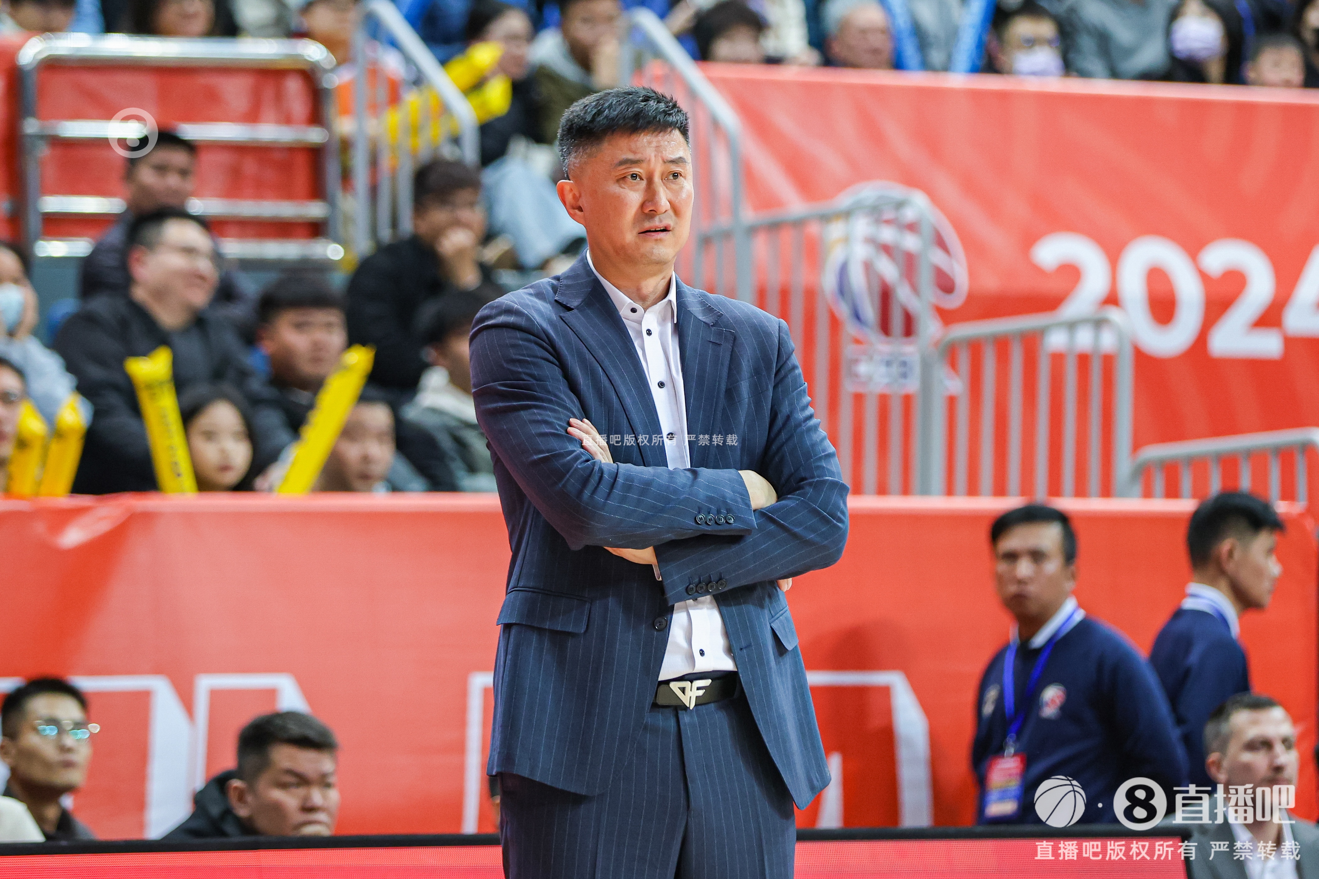 九游体育app下载-间歇期是否会有外援变动？杜锋：等麦考尔回归 磨合磨合再看