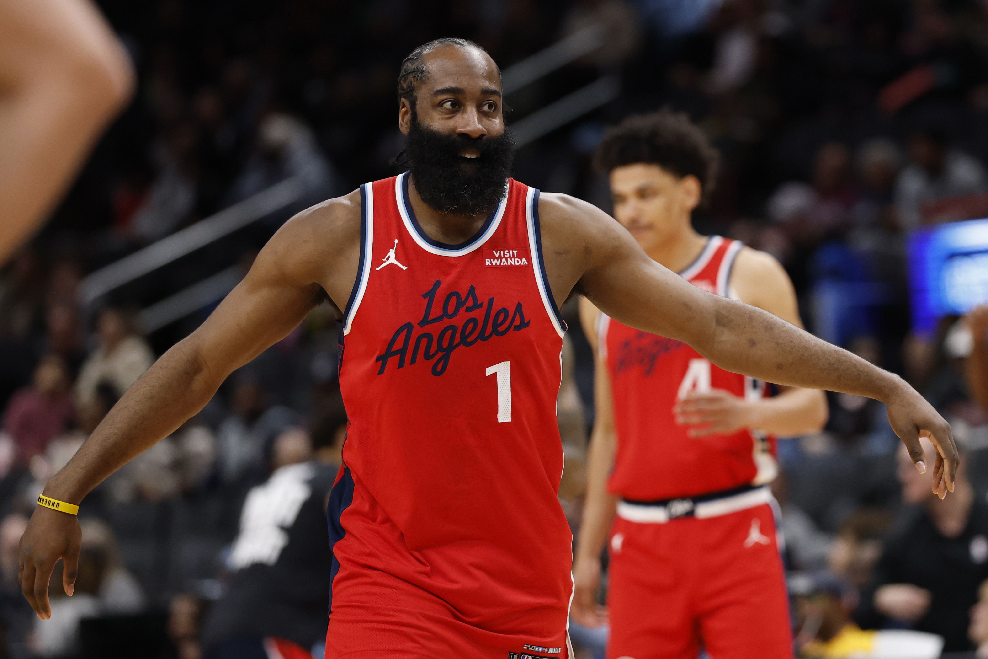 九游体育app下载-美记：快船当时正17胜4负 哈登去骑士90%因为金钱 只有10%为冲冠