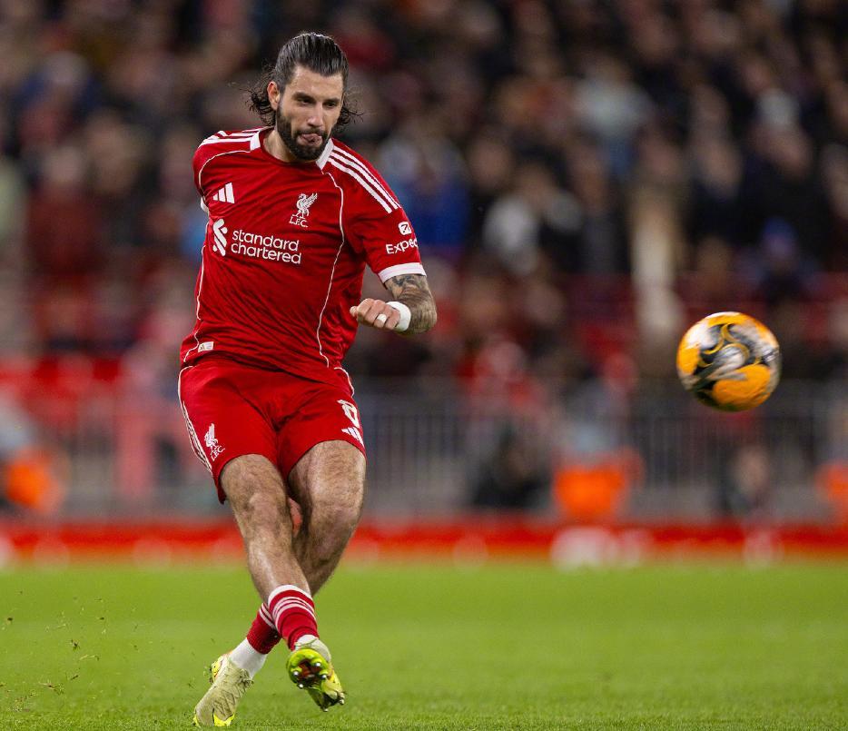 九游体育篮球赛事-索博任意球破僵局,萨拉赫回归铁卫造乌龙,利物浦3-0完胜马赛